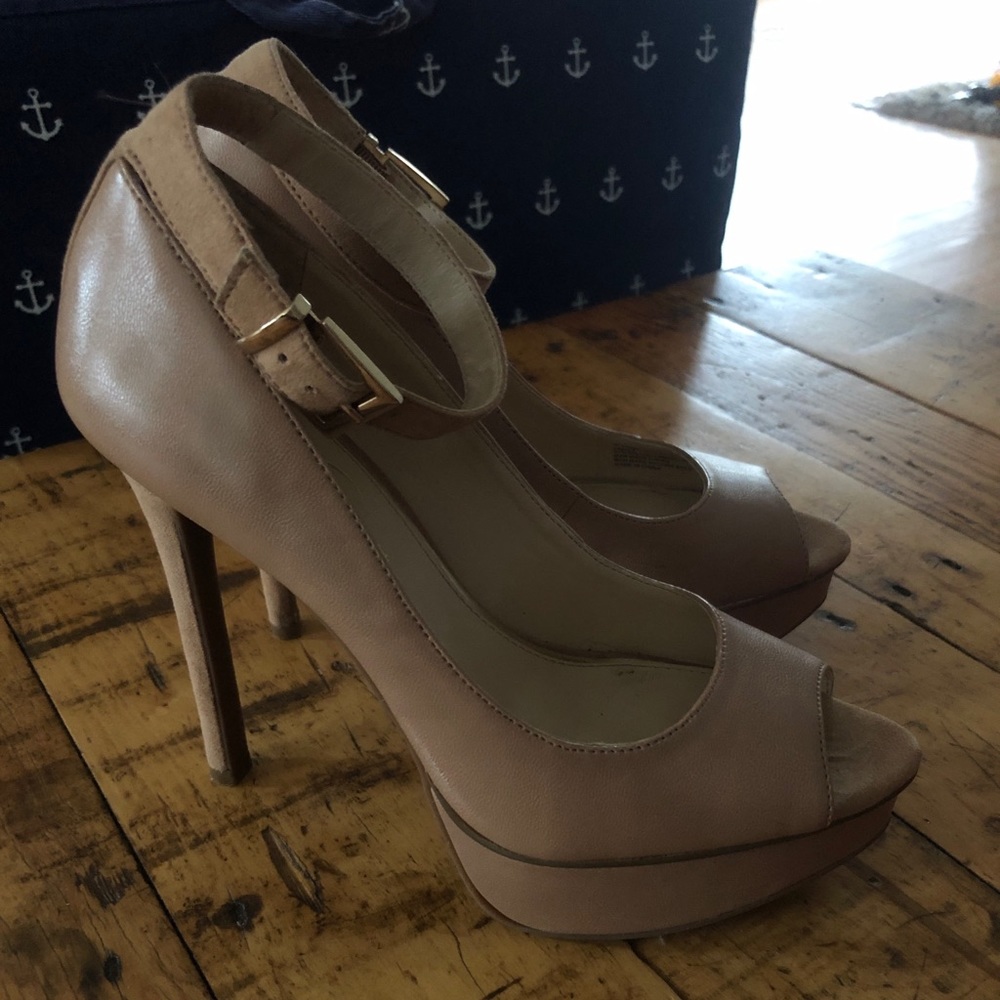 Jessica Simpson nude heels